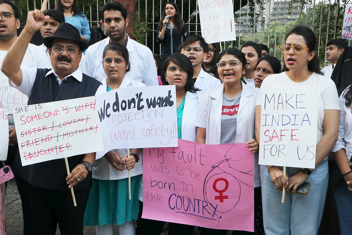 | Photo: PTI : Delhi Doctors To Offer OPD Services Outside Health Ministry As Strike Continues 
